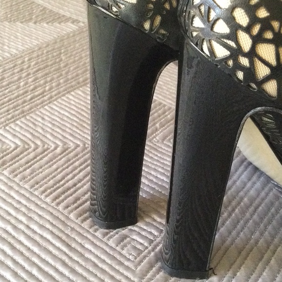 Valentino Garavani size US 8 EU 38 black leather heels - Picture 8 of 9